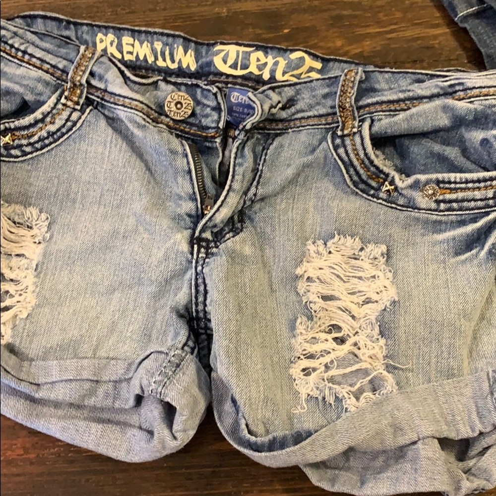 Ten 25 shorts